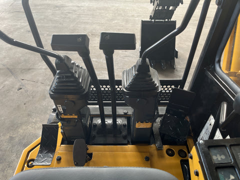 028.01 Komatsu PC38UU Mini Excavator S/N 1930