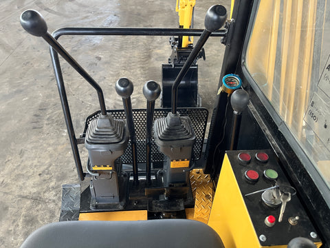 029.02 Komatsu PC28UU Mini Excavator S/N 5968