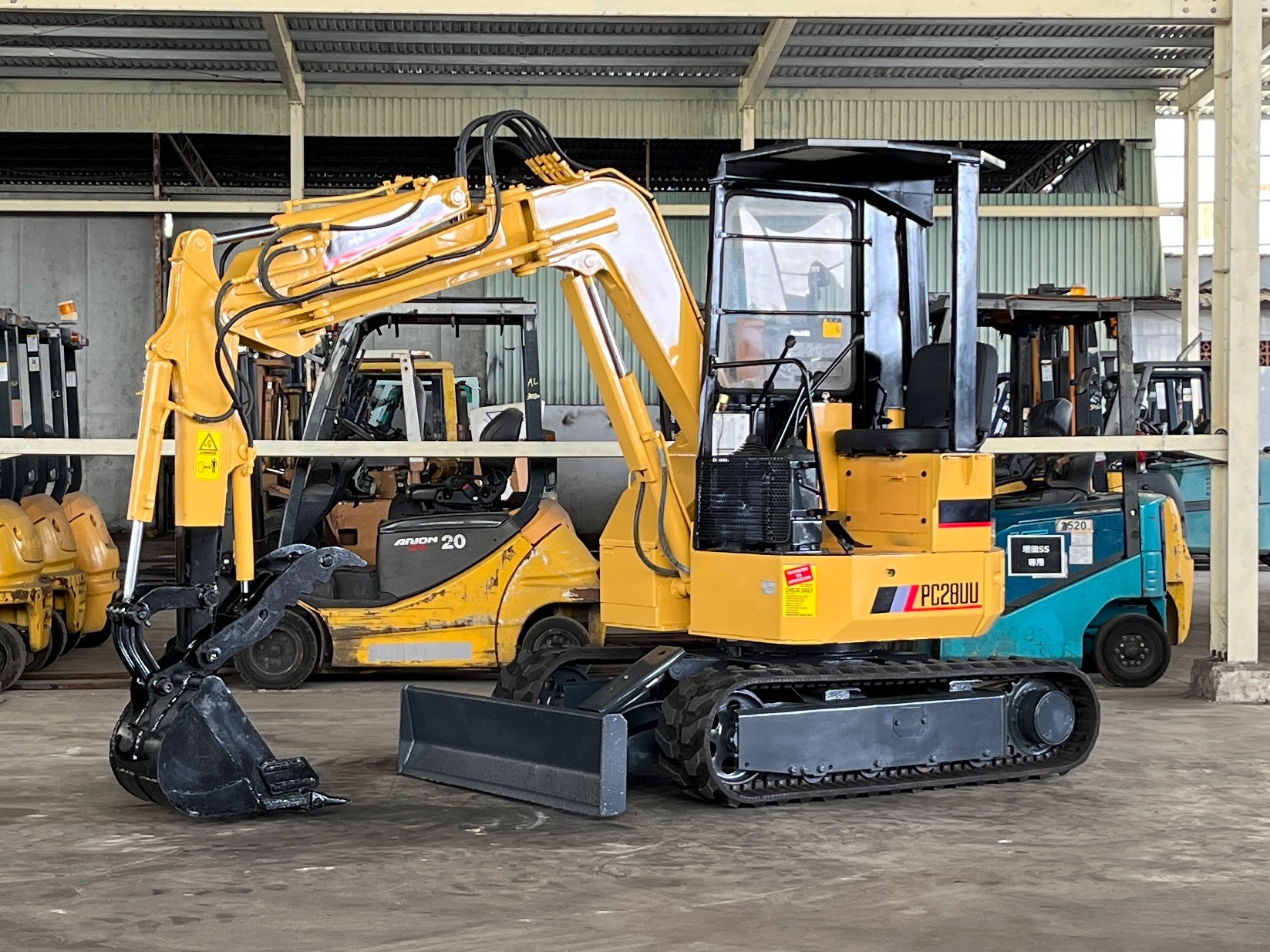 029.01 Komatsu PC28UU Mini Excavator S/N 3372 – The NGO Company