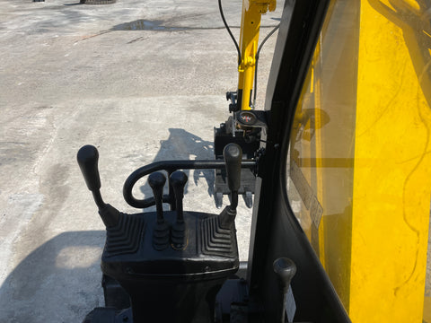 027.06 IHI 30UJ Mini Excavator S/N AA001839