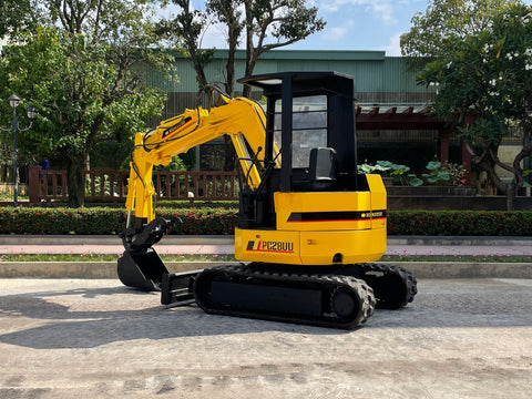 027.02 Komatsu PC28UU Mini Excavator S/N 2425