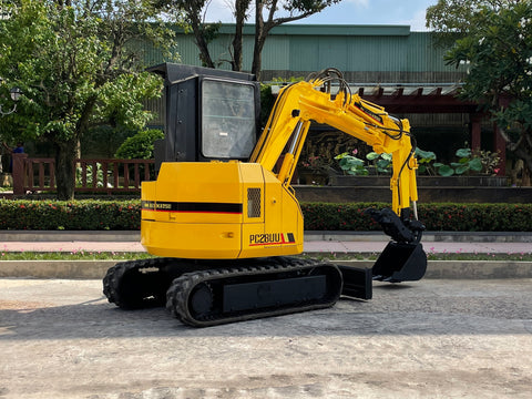 027.02 Komatsu PC28UU Mini Excavator S/N 2425