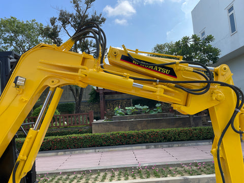 027.02 Komatsu PC28UU Mini Excavator S/N 2425