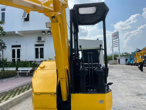 027.02 Komatsu PC28UU Mini Excavator S/N 2425