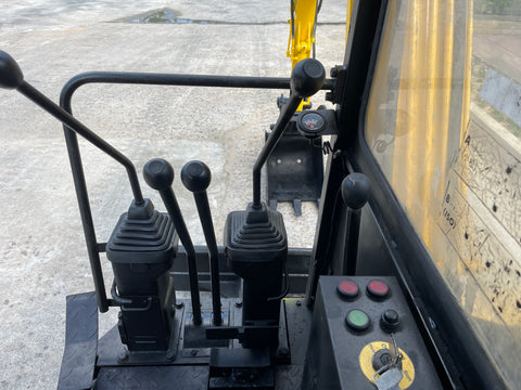 027.02 Komatsu PC28UU Mini Excavator S/N 2425