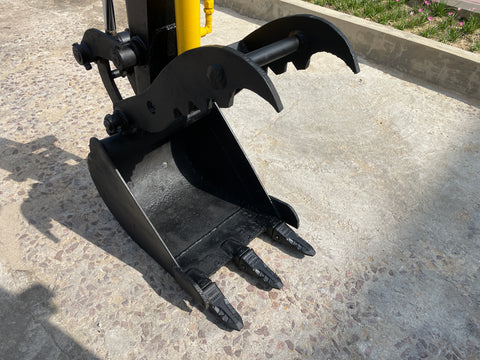 027.02 Komatsu PC28UU Mini Excavator S/N 2425