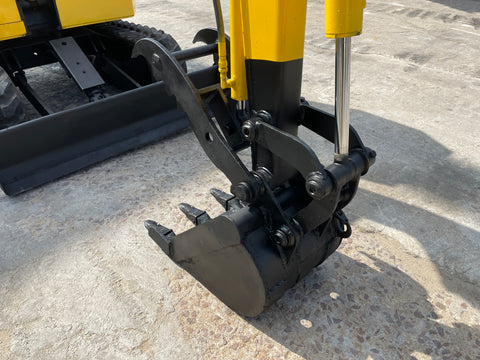 027.02 Komatsu PC28UU Mini Excavator S/N 2425