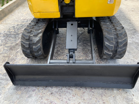 027.03 Komatsu PC28UU Mini Excavator S/N 2747