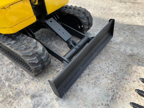 027.03 Komatsu PC28UU Mini Excavator S/N 2747