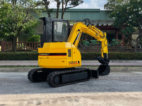 027.03 Komatsu PC28UU Mini Excavator S/N 2747