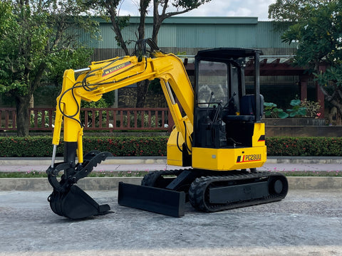 027.03 Komatsu PC28UU Mini Excavator S/N 2747