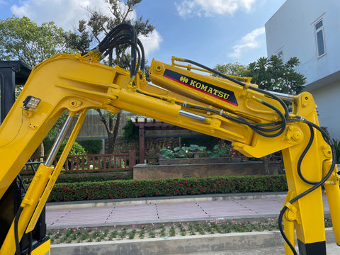 027.03 Komatsu PC28UU Mini Excavator S/N 2747