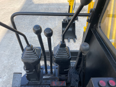 027.03 Komatsu PC28UU Mini Excavator S/N 2747