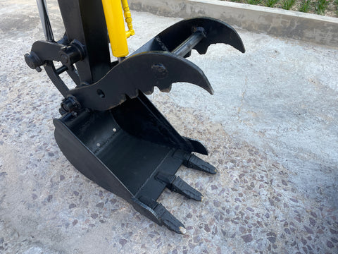 027.03 Komatsu PC28UU Mini Excavator S/N 2747