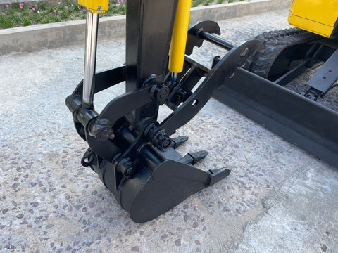 027.03 Komatsu PC28UU Mini Excavator S/N 2747