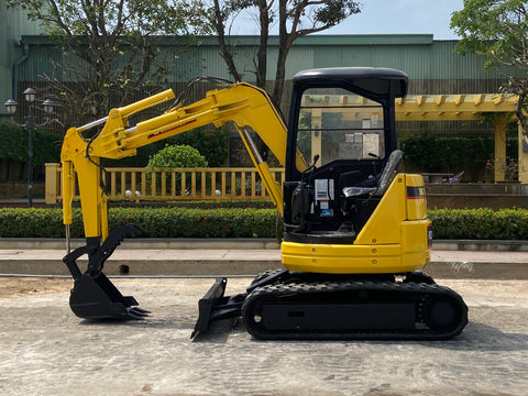 024.02 Komatsu PC28UU-2E Mini Excavator S/N 12261