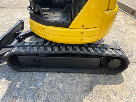 024.02 Komatsu PC28UU-2E Mini Excavator S/N 12261