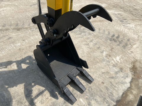 024.02 Komatsu PC28UU-2E Mini Excavator S/N 12261