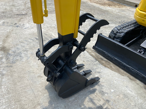 024.02 Komatsu PC28UU-2E Mini Excavator S/N 12261