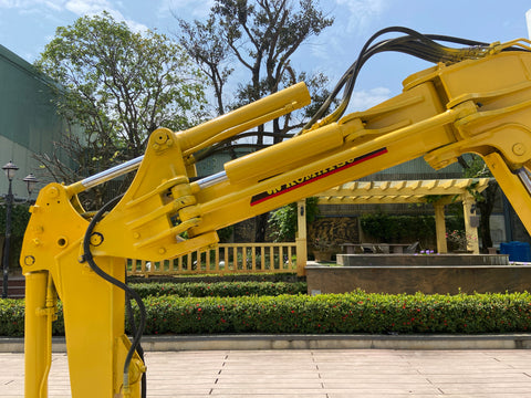 024.02 Komatsu PC28UU-2E Mini Excavator S/N 12261