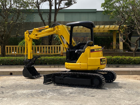 024.04 Komatsu PC38UU-2E Mini Excavator S/N 4732