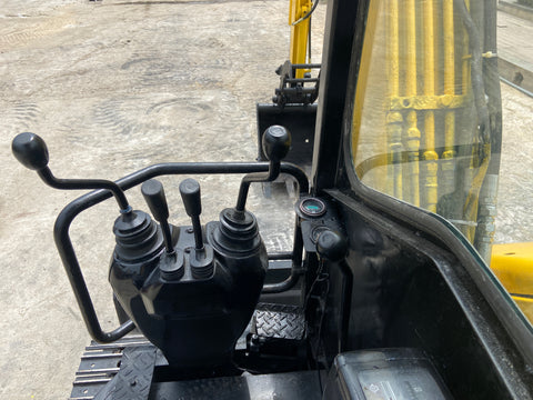 024.04 Komatsu PC38UU-2E Mini Excavator S/N 4732