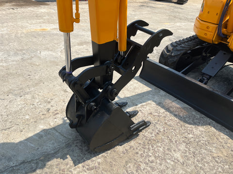 030.01 Komatsu PC28UU-2E Mini Excavator S/N 13838