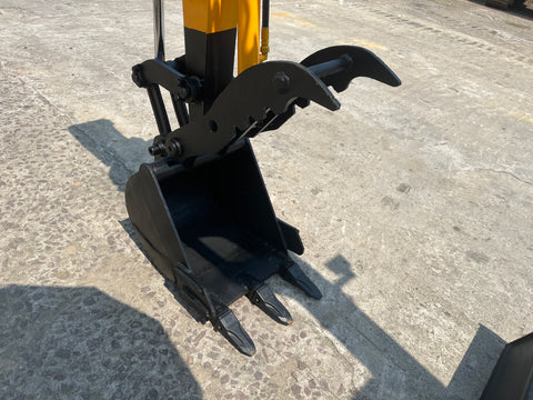 030.01 Komatsu PC28UU-2E Mini Excavator S/N 13838