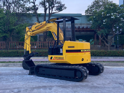 027.04 Komatsu PC38UU Mini Excavator S/N 2157