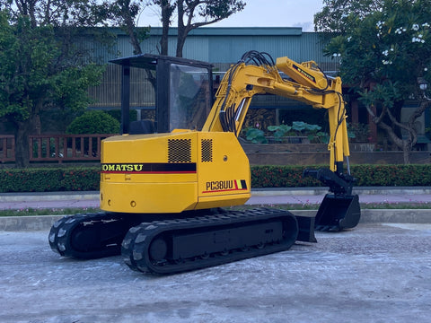027.04 Komatsu PC38UU Mini Excavator S/N 2157