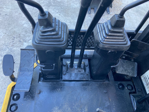 027.04 Komatsu PC38UU Mini Excavator S/N 2157