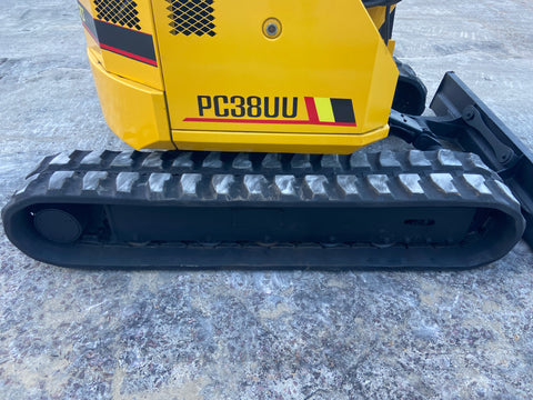 027.04 Komatsu PC38UU Mini Excavator S/N 2157