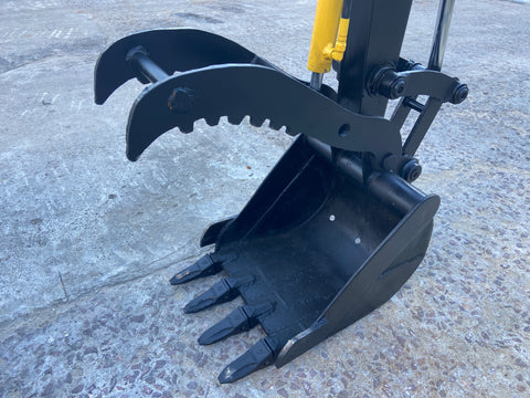 027.04 Komatsu PC38UU Mini Excavator S/N 2157