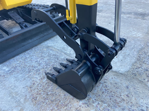 027.04 Komatsu PC38UU Mini Excavator S/N 2157