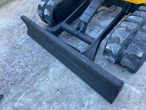 027.04 Komatsu PC38UU Mini Excavator S/N 2157