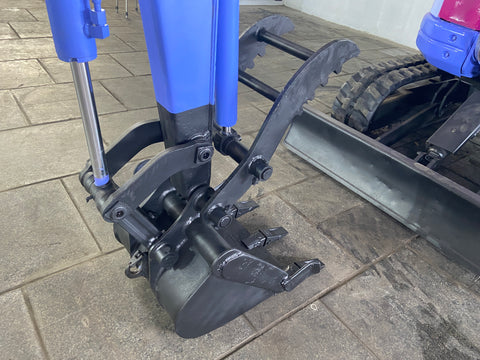 019.04 Komatsu PC28UU-2 Mini Excavator S/N 7719