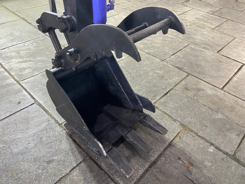 020.04 Komatsu PC28UU-2 Mini Excavator S/N 7405