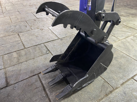 020.04 Komatsu PC28UU-2 Mini Excavator S/N 7405