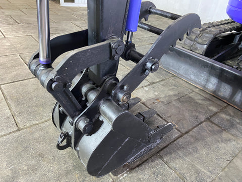 020.04 Komatsu PC28UU-2 Mini Excavator S/N 7405