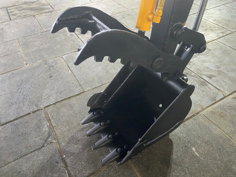 021.01 Komatsu PC10-3 Mini Excavator S/N 5642