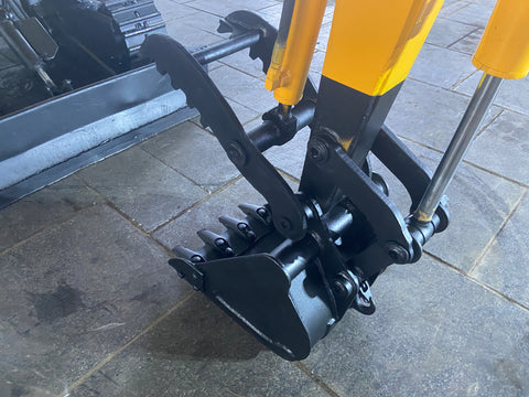 021.01 Komatsu PC10-3 Mini Excavator S/N 5642