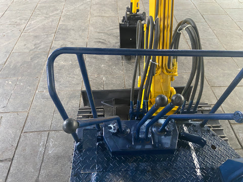 023.01 Komatsu PC10-3 Mini Excavator S/N 5823