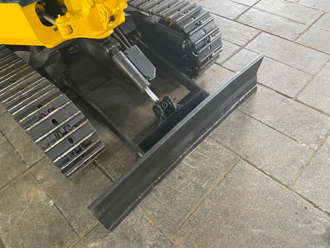 023.01 Komatsu PC10-3 Mini Excavator S/N 5823