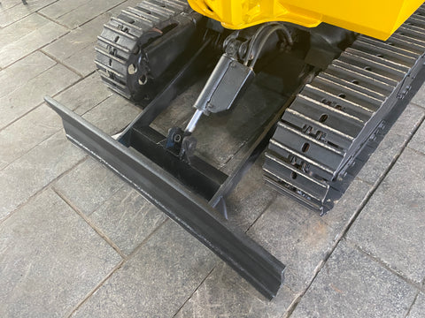 023.01 Komatsu PC10-3 Mini Excavator S/N 5823