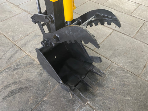 023.01 Komatsu PC10-3 Mini Excavator S/N 5823