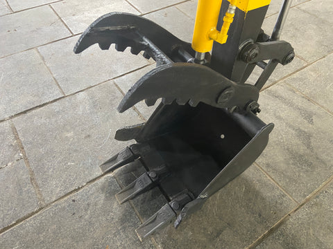 023.01 Komatsu PC10-3 Mini Excavator S/N 5823