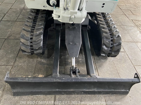 017.06 IHI IS-28PX Mini Excavator S/N 129132