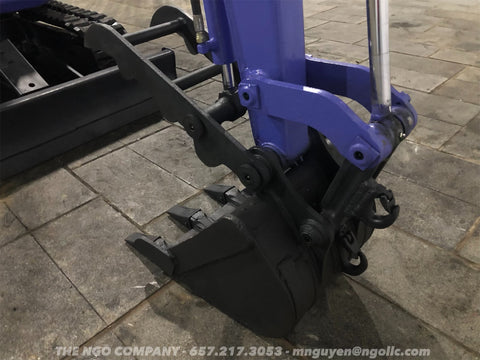 009.03 Komatsu PC28UU-2E Mini Excavator S/N 11581