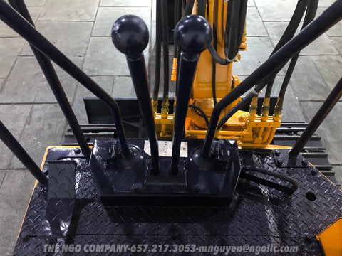 016.01 Komatsu PC10-3 Mini Excavator S/N 6657