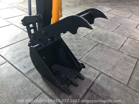 016.01 Komatsu PC10-3 Mini Excavator S/N 6657